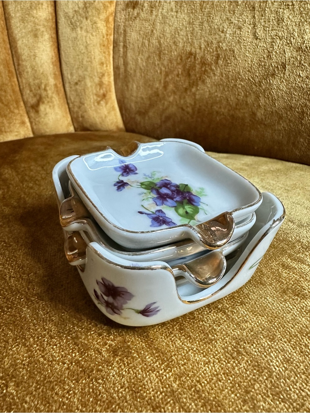 Set of 4 Mid Century Lefton Mini Ashtrays with Holder Violets Floral Vintage - Picture 12 of 13
